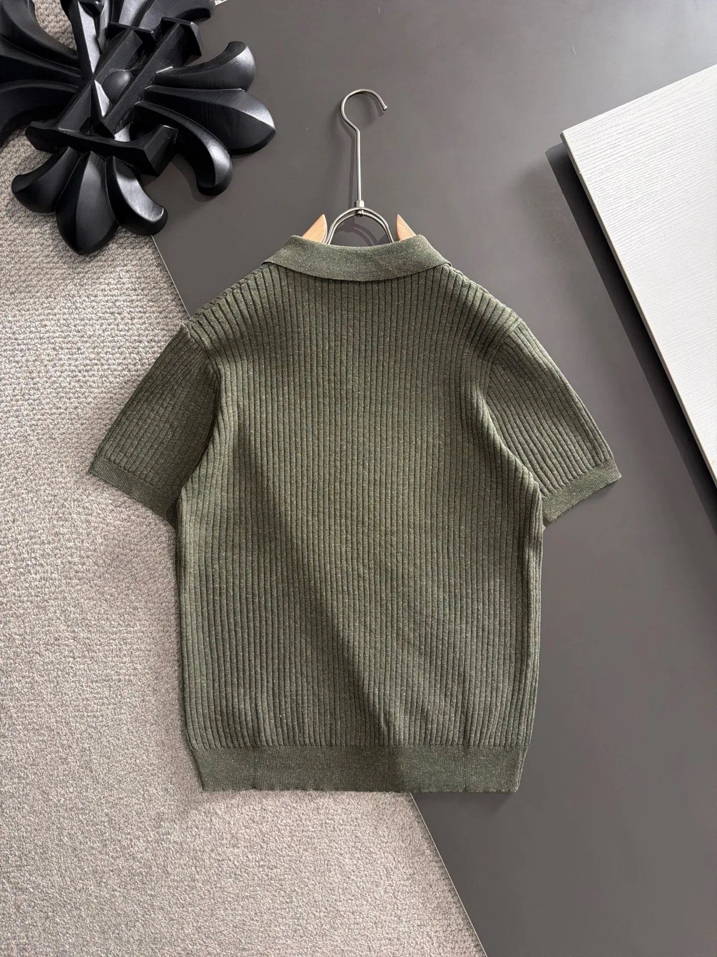 Next day shipment LP high quality Loro Piana 26ss New Arrival men's short-sleeved T-shirt Made of combed cotton yarn knitted cotton fabric, no pressure when entering and exiting the counter Exclusive control of raw materials It feels substantial when weighed, and the upper body is more textured than ordinary T-shirts. This texture can cope with the weather easily and is suitable for both hot and cold! Loose fit design, looks noble. The only correct version is available Size: M to XXXL